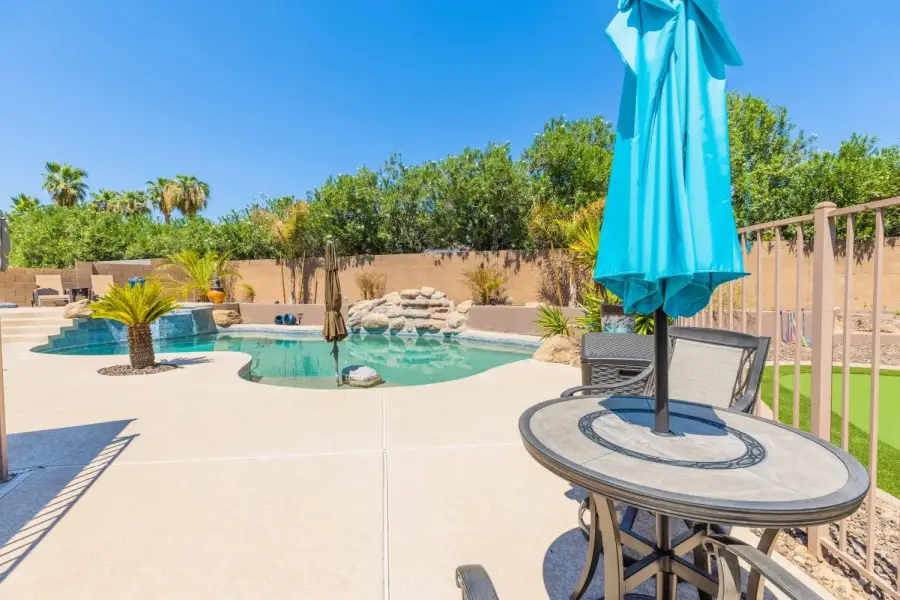 Plenty of pool side seating Plenty of pool side seating